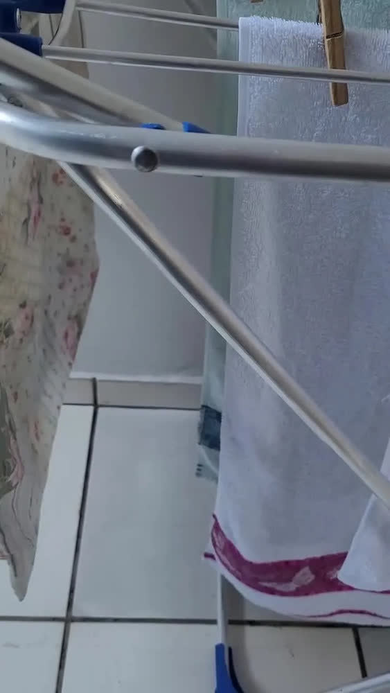 foto de Varal P/ Roupas De Chão 100% Alumínio Grande Reforçado Com Abas Dobrável Retrátil Resistente Não Enferruja Não Marca Piso - Sombrisul