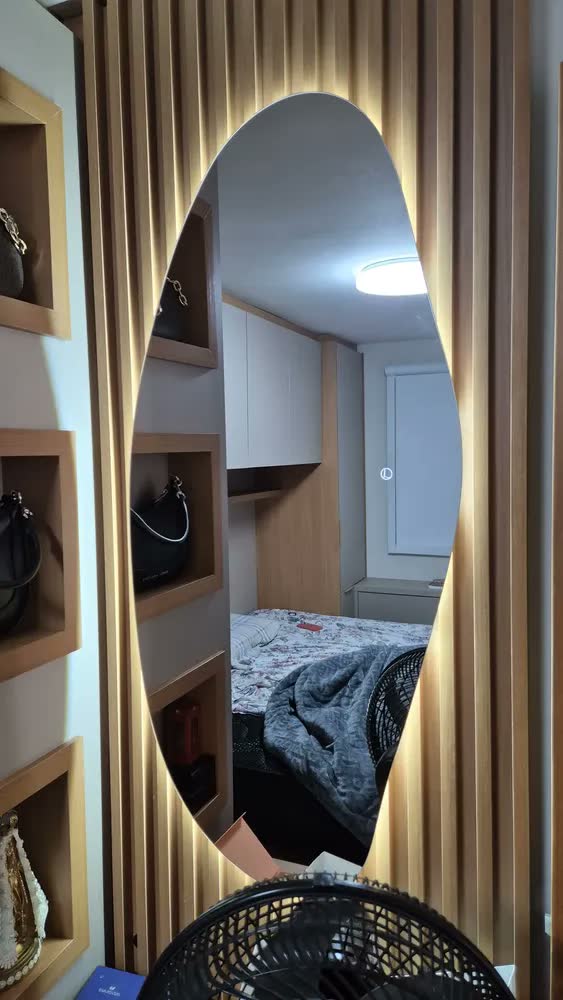 foto de Espelho Led Grande 110cmx50 Quarto Loja Luxo Bivolt Tomada Moldura Magnus 110 Led