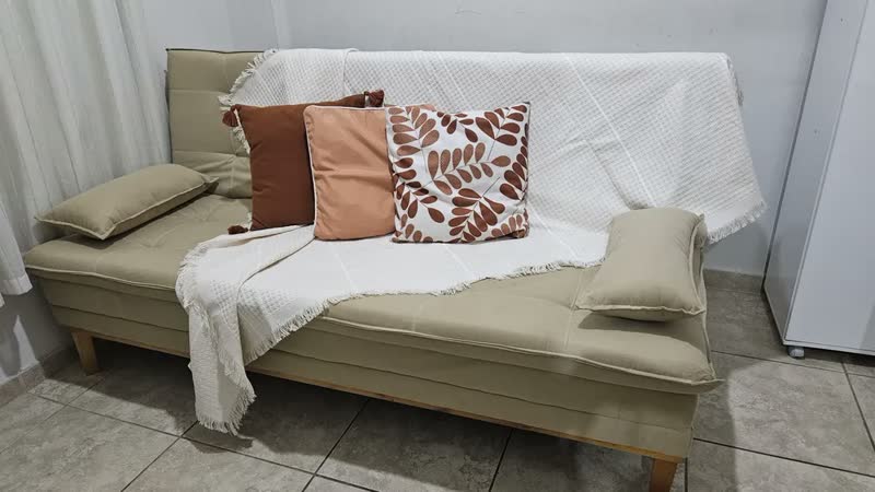 foto de Sofá Cama 140 Marrom Conforto Divino Retrátil Moderno Camurça Pés Madeira Maciça