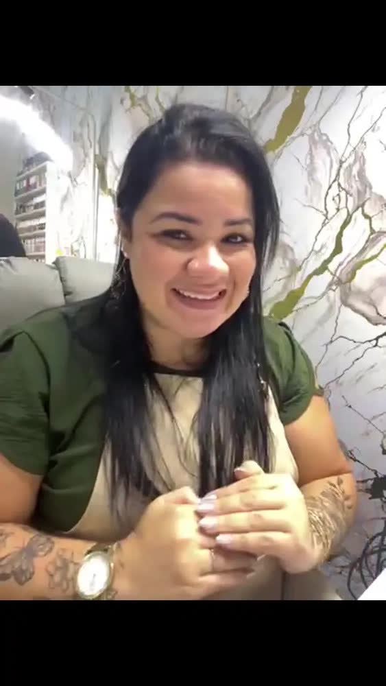 foto de Cadeira De Escritório Presidente Ergonômica Python Fly Couro Sintético Encosto Ajustável Com Trava E Apoio Para Pés Cor Preta