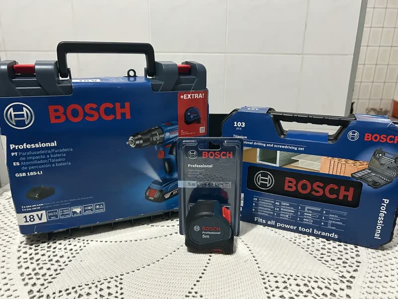 foto de Parafusadeira E Furadeira De Impacto 18v Gsb185 Li Com Trena Azul