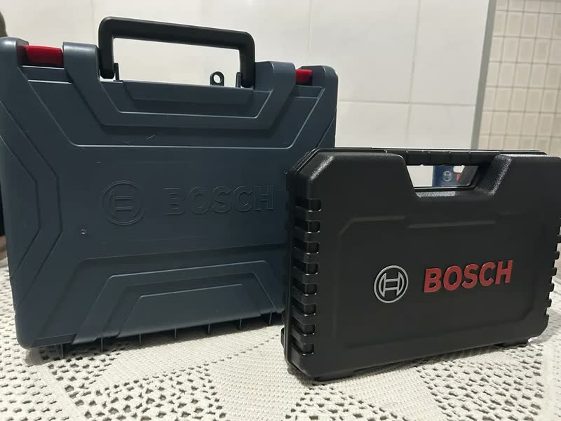 foto de Parafusadeira E Furadeira De Impacto 18v Gsb185 Li Com Trena Azul
