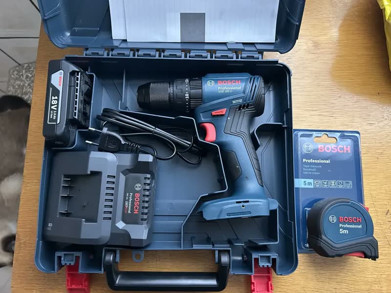 foto de Parafusadeira E Furadeira De Impacto 18v Gsb185 Li Com Trena Azul