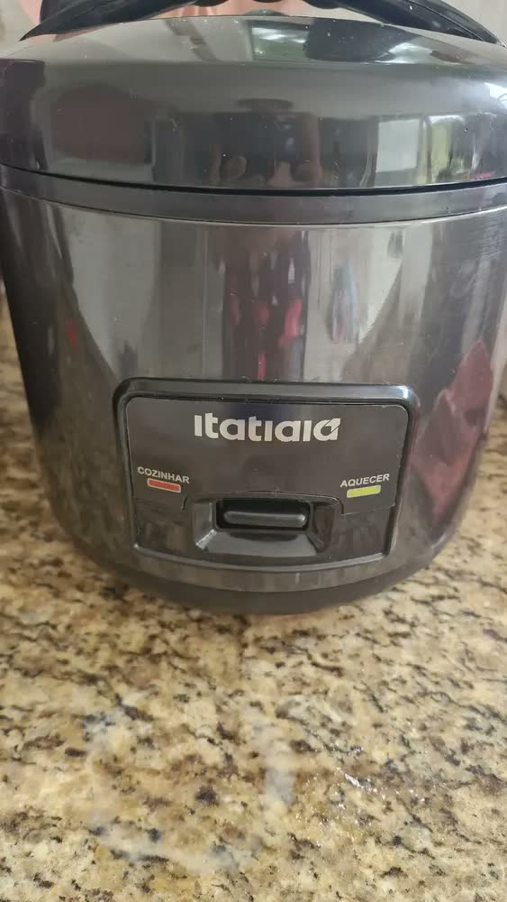 foto de Panela de Arroz Elétrica Itatiaia 1L Preto Fosco com 5 Xícaras