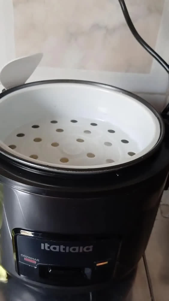 foto de Panela de Arroz Elétrica Itatiaia 1L Preto Fosco com 5 Xícaras