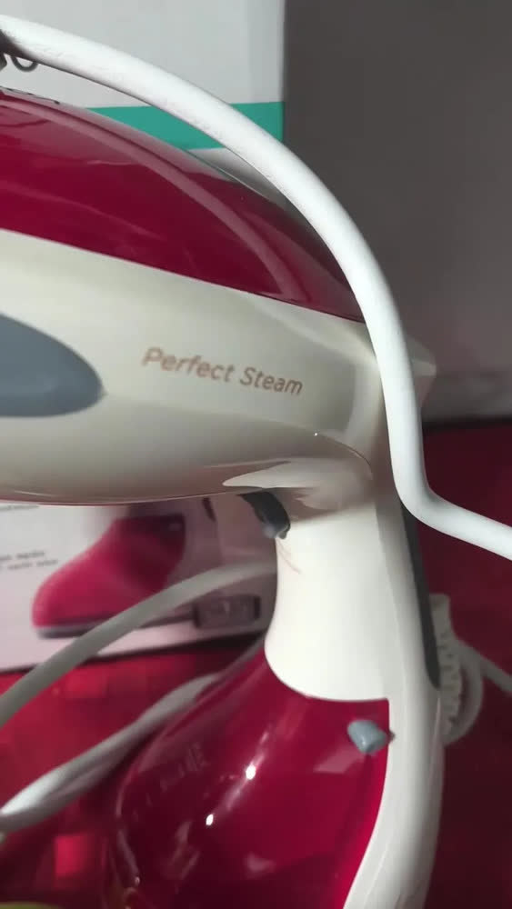 foto de Vaporizador Higienizador De Roupas Portátil Black Decker Mod Branco/vermelho