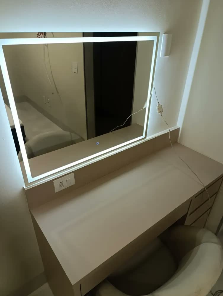 foto de Espelho Retangular 90x70 Cm Jateado Led Com Touch Premium Moldura Neutro / Horizontal