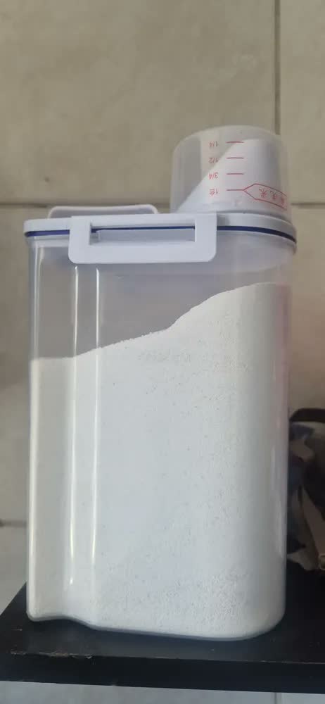 foto de Conjunto 5 Potes Herméticos 2l Multiuso Dispenser De Armazenamento De Grãos Cereais Ração Sabão Com Copo Medidor E Bico Dosador Com Travas