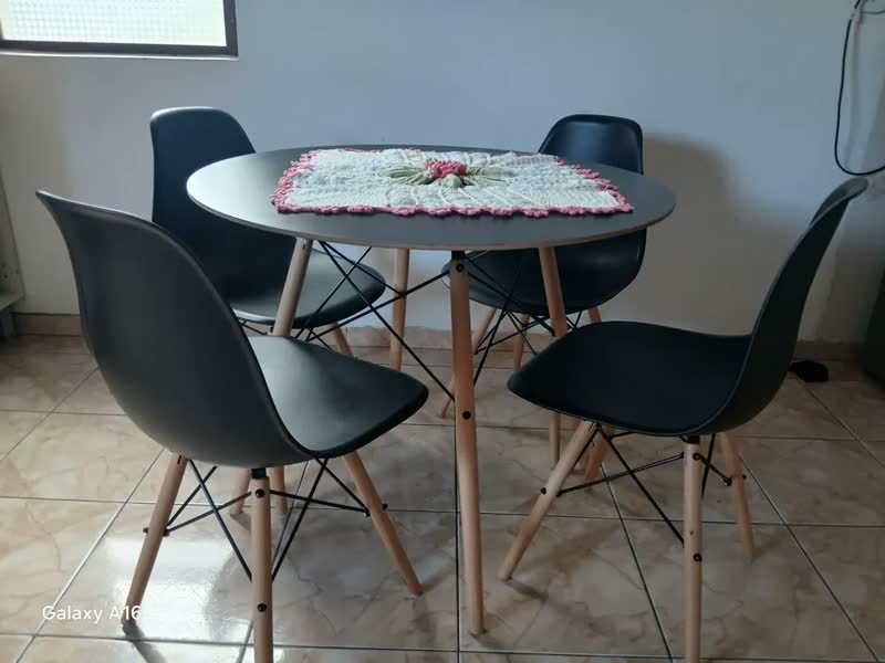 foto de Conjunto Jantar Eames Eiffel Mesa 90cm Preto Com 4 Cadeiras Preto