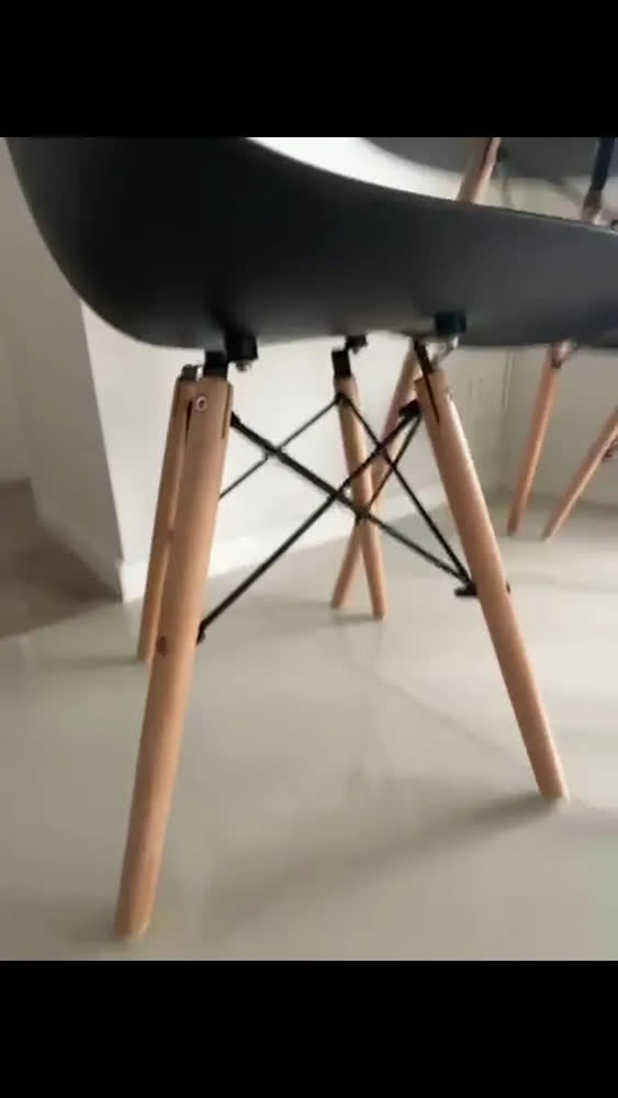 foto de Conjunto Jantar Eames Eiffel Mesa 90cm Preto Com 4 Cadeiras Preto