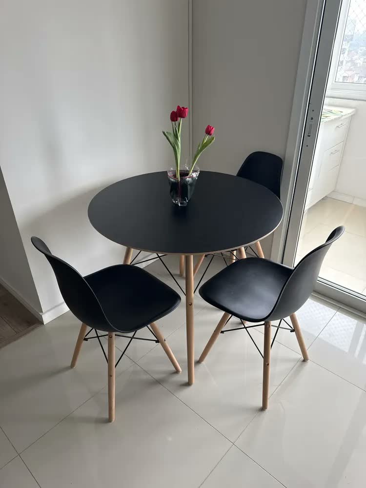 foto de Conjunto Jantar Eames Eiffel Mesa 90cm Preto Com 4 Cadeiras Preto