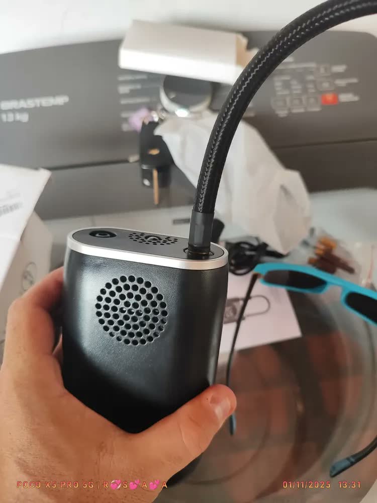 foto de Compressor De Ar Digital Portátil Bomba Para Encher Pneus Carro Moto Bike Bola Cor Preto
