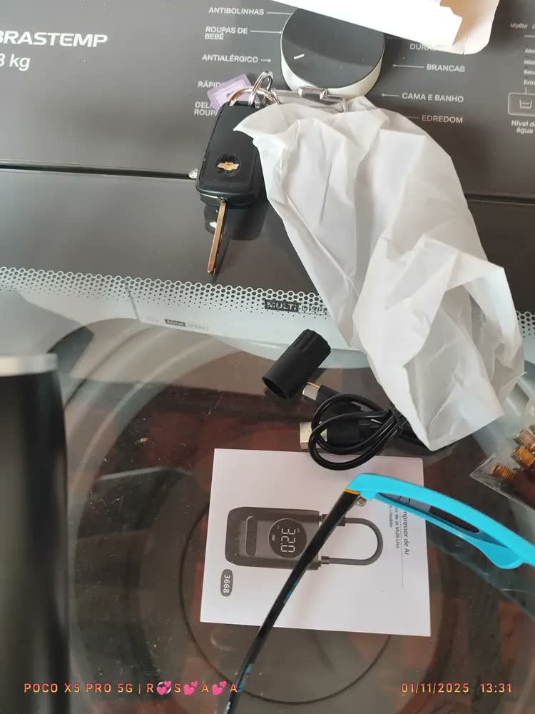 foto de Compressor De Ar Digital Portátil Bomba Para Encher Pneus Carro Moto Bike Bola Cor Preto