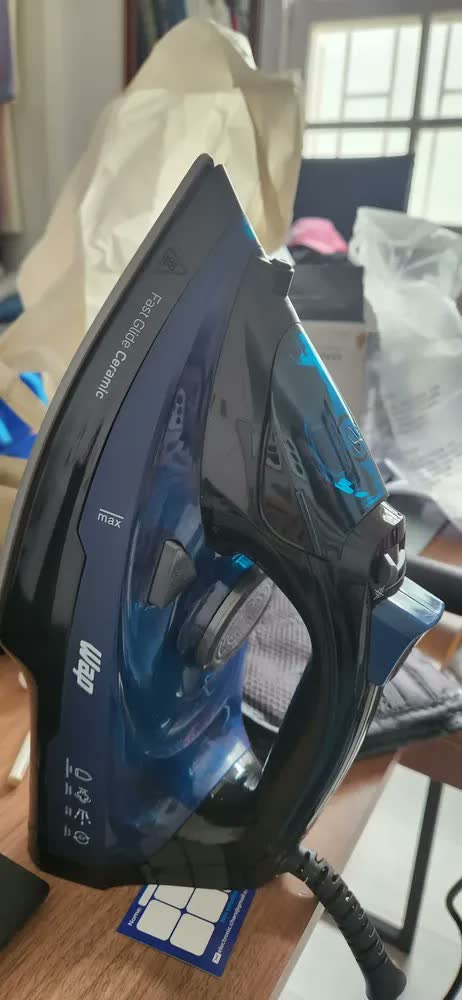 foto de Ferro de Passar WAP FAST PASS WFP02 À Vapor e À Seco Aquece em 15 Segundos Vapor Vertical Base Fast Glide Ceramic 127V
