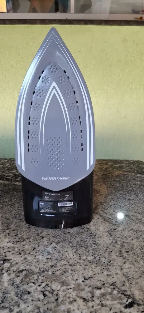 foto de Ferro de Passar WAP FAST PASS WFP02 À Vapor e À Seco Aquece em 15 Segundos Vapor Vertical Base Fast Glide Ceramic 127V