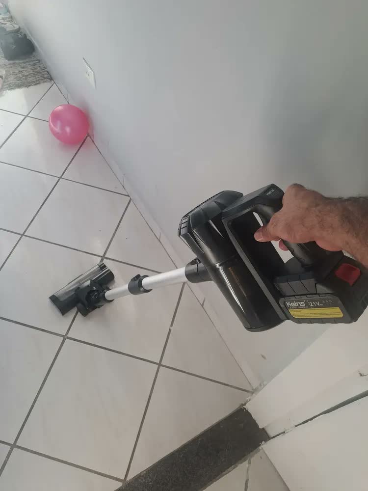 foto de Aspirador De Pó Sem Fio Vertical Longa Duração 21v 3 Em 1 Portatil Potente Sucção 19Kpa Motor Brushless Preto 110/220v Bivolt KeIns
