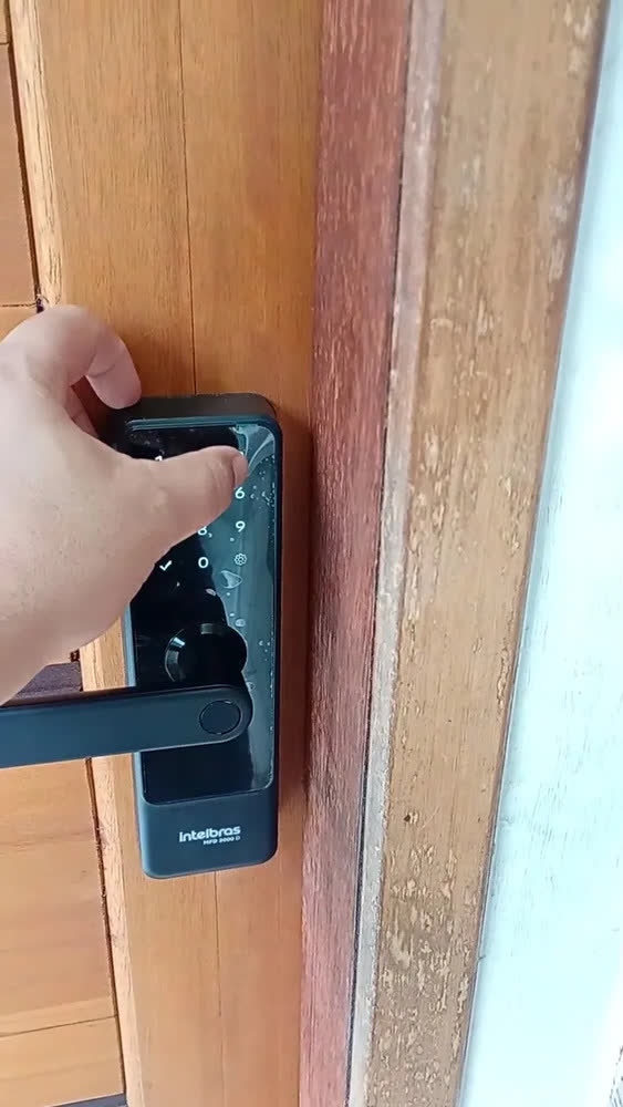 foto de Fechadura Inteligente de Embutir com Maçaneta MFD 3000 D Intelbras