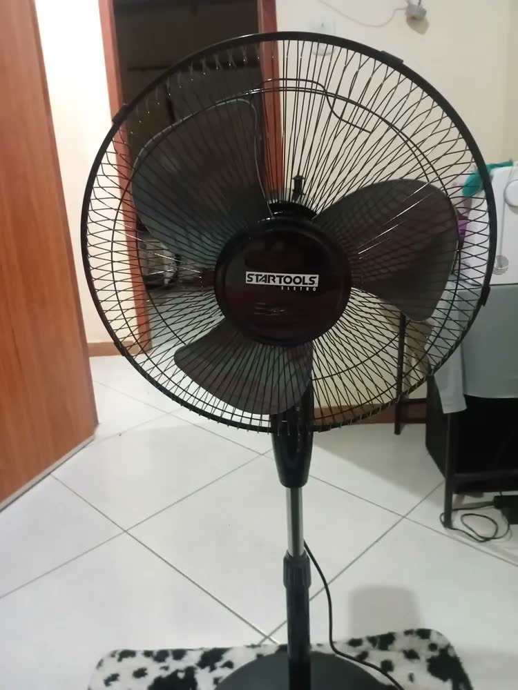 foto de Ventilador Coluna Pedestal 45w 3 Pás Torre Ajustável 130cm Preto Kit Com 2