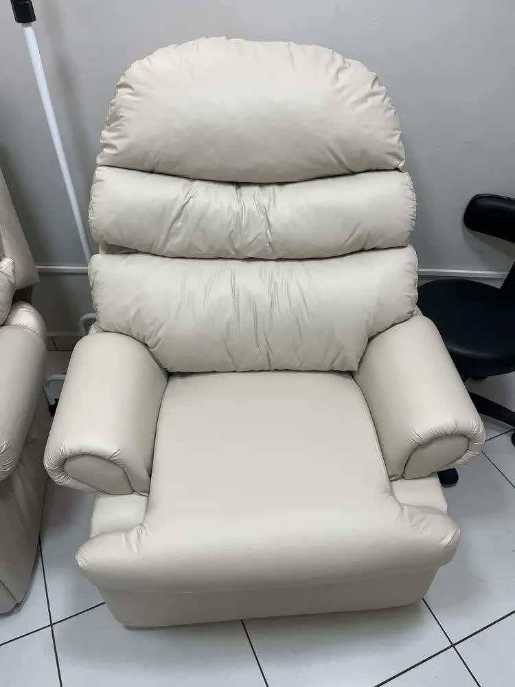 foto de Poltrona Do Papai Top Sofás Reclinável Corino Descanso Sala Bege Liso