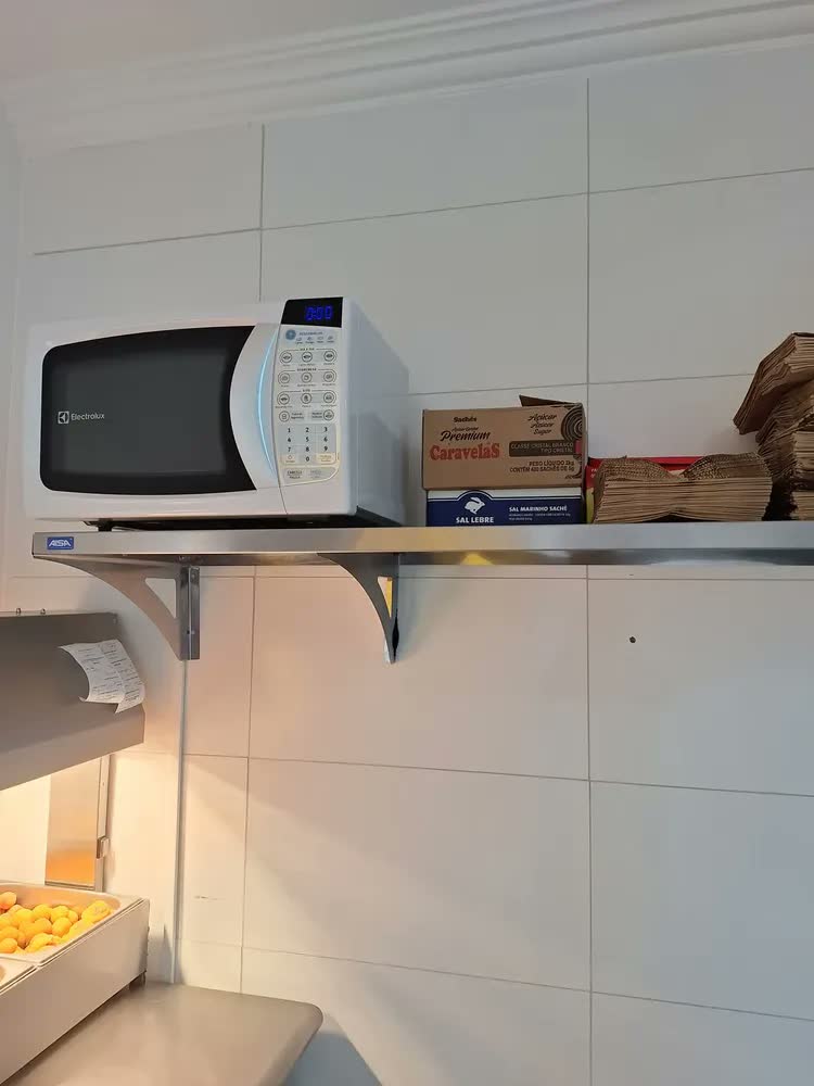 foto de Prateleira Aérea, Aço Inox, 22cm X 100cm, Restaurante Lanchonet, Color Cinza.