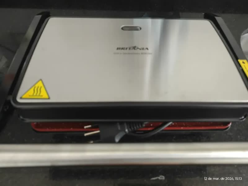 foto de Grill E Sanduicheira Britânia Bgr28a Preto Com Acabamento Inox