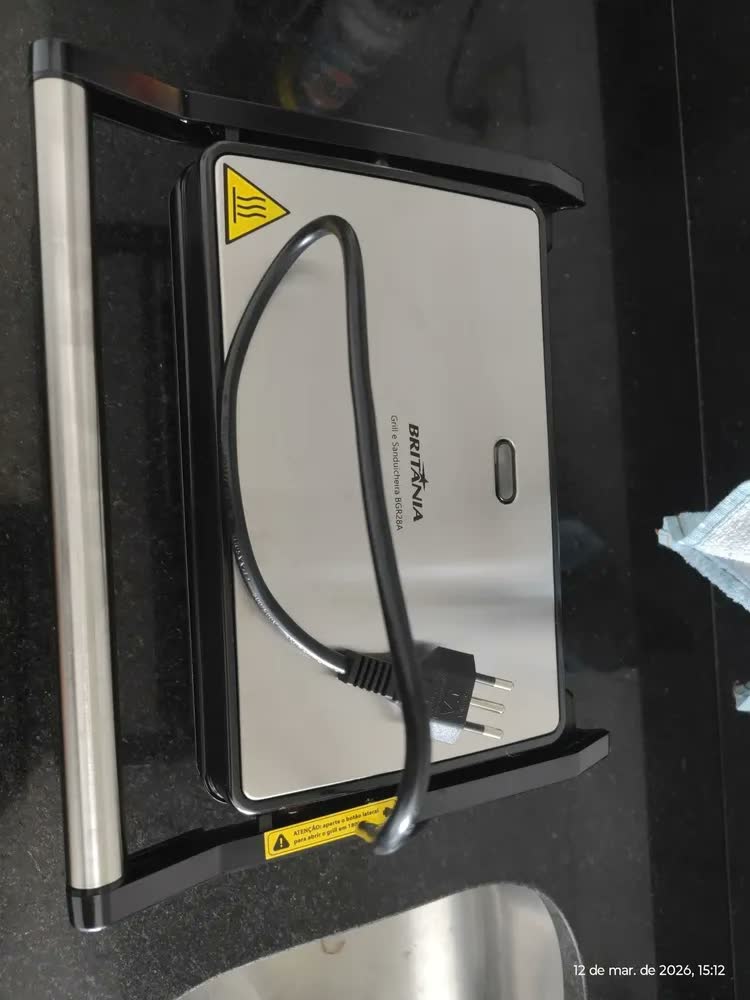 foto de Grill E Sanduicheira Britânia Bgr28a Preto Com Acabamento Inox