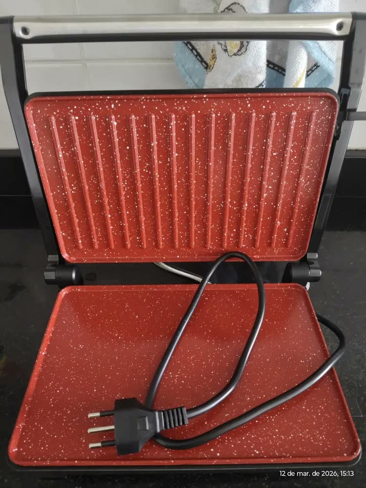 foto de Grill E Sanduicheira Britânia Bgr28a Preto Com Acabamento Inox