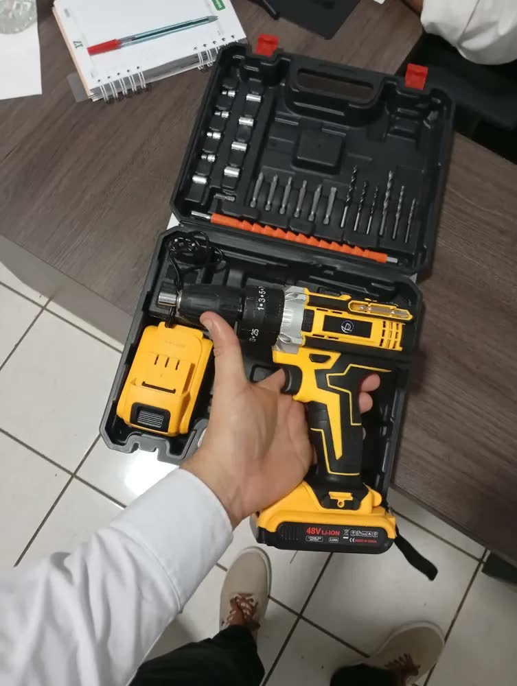 foto de Parafusadeira Furadeira Impacto 3 Funções Sem Fio 2 Baterias Amarelo 50hz/60hz