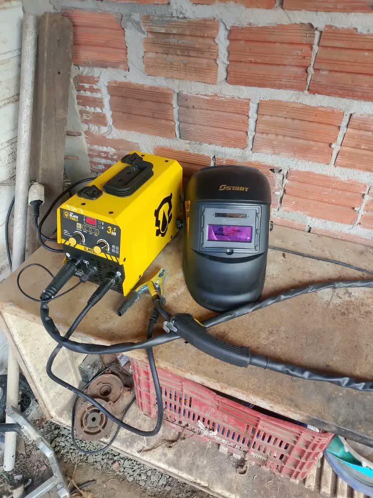 foto de Maquina Inversora De Solda Mig Sem Gás 130a 3 Em 1 Tig Lift Com Acessórios Amarelo The Black Tools