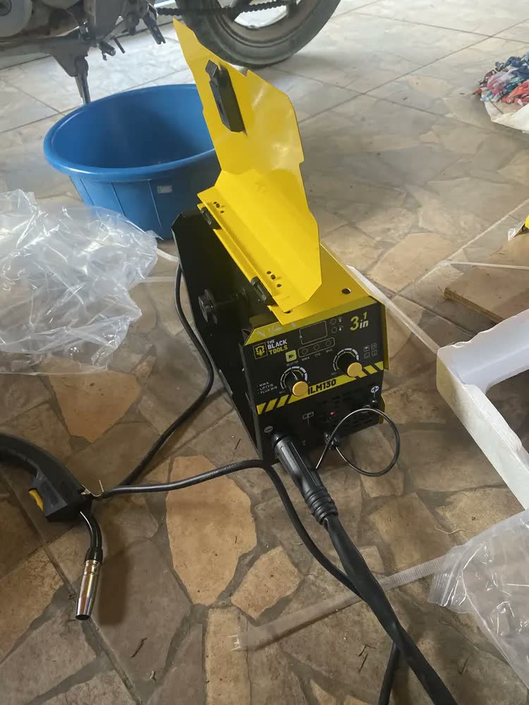 foto de Maquina Inversora De Solda Mig Sem Gás 130a 3 Em 1 Tig Lift Com Acessórios Amarelo The Black Tools