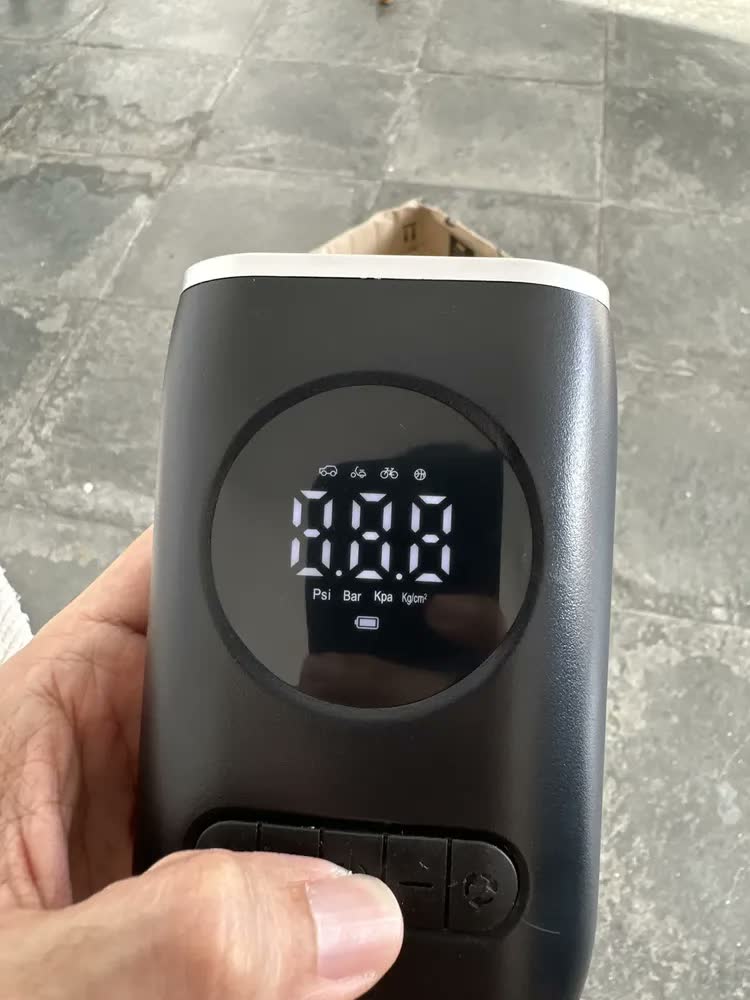 foto de Compressor De Ar Leves Air Pump Auxiliar De Partida Veículos E Powerbank Compacto 18000 Rpm Para Pneus De Portátil