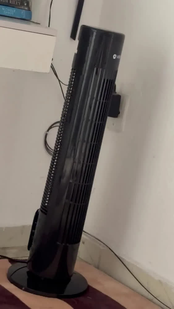 foto de Ventilador de Torre Ventisol Fênix Preto com Controle Remoto e Oscilação