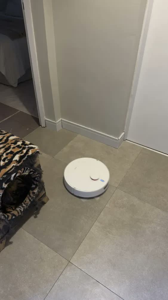 foto de Robô aspirador Xiaomi Vacuum S40C 127/220v E101 5000pa Passa pano Limpeza automática Branco Lacrado