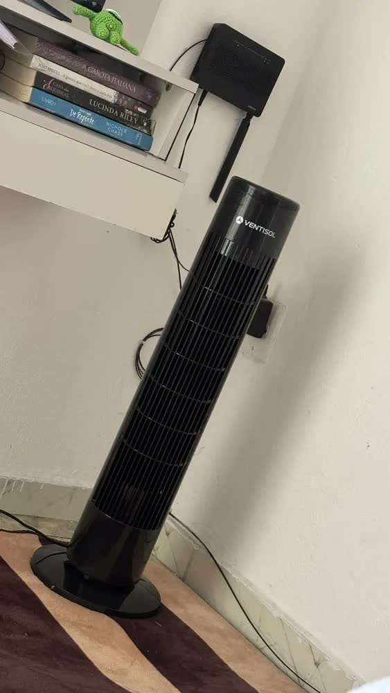 foto de Ventilador Torre Ventisol Fênix Com Controle Remoto - Preto 14 Cm Preto Plástico