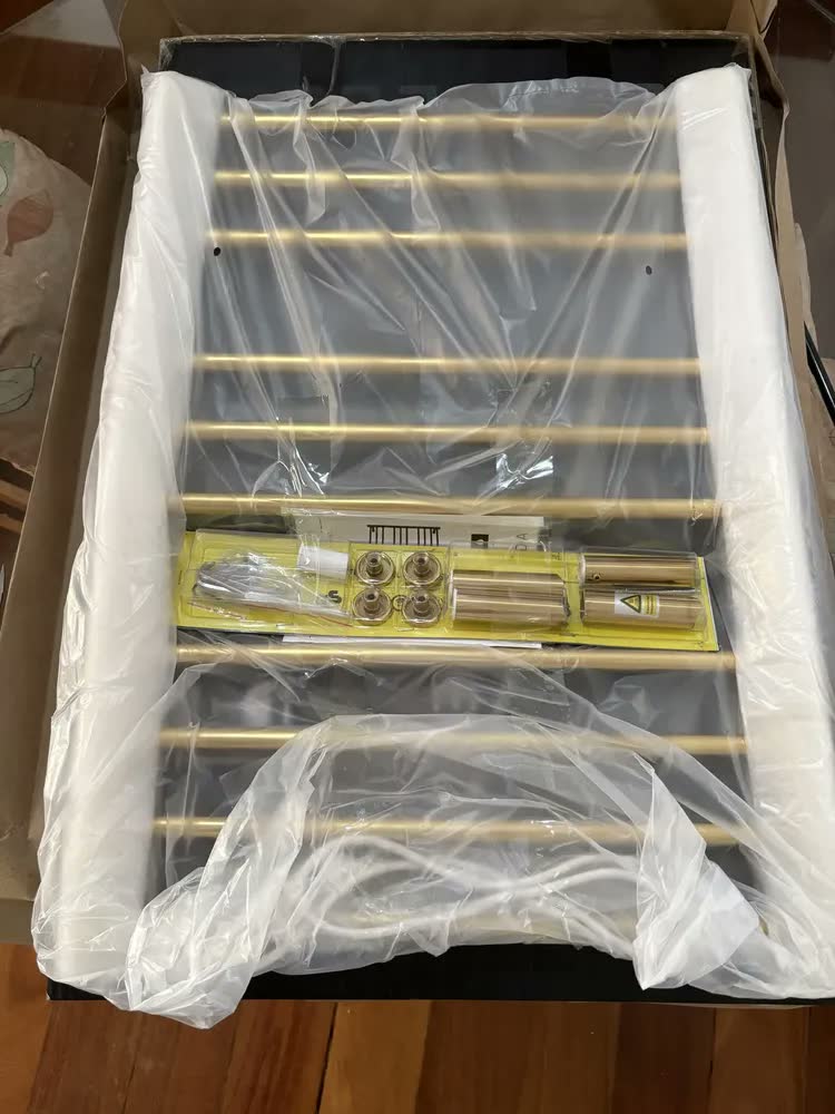 foto de Toalheiro Térmico Redondo Dourado Fosco Timer Embutido Controle De Temperatura Fio Lado Direito