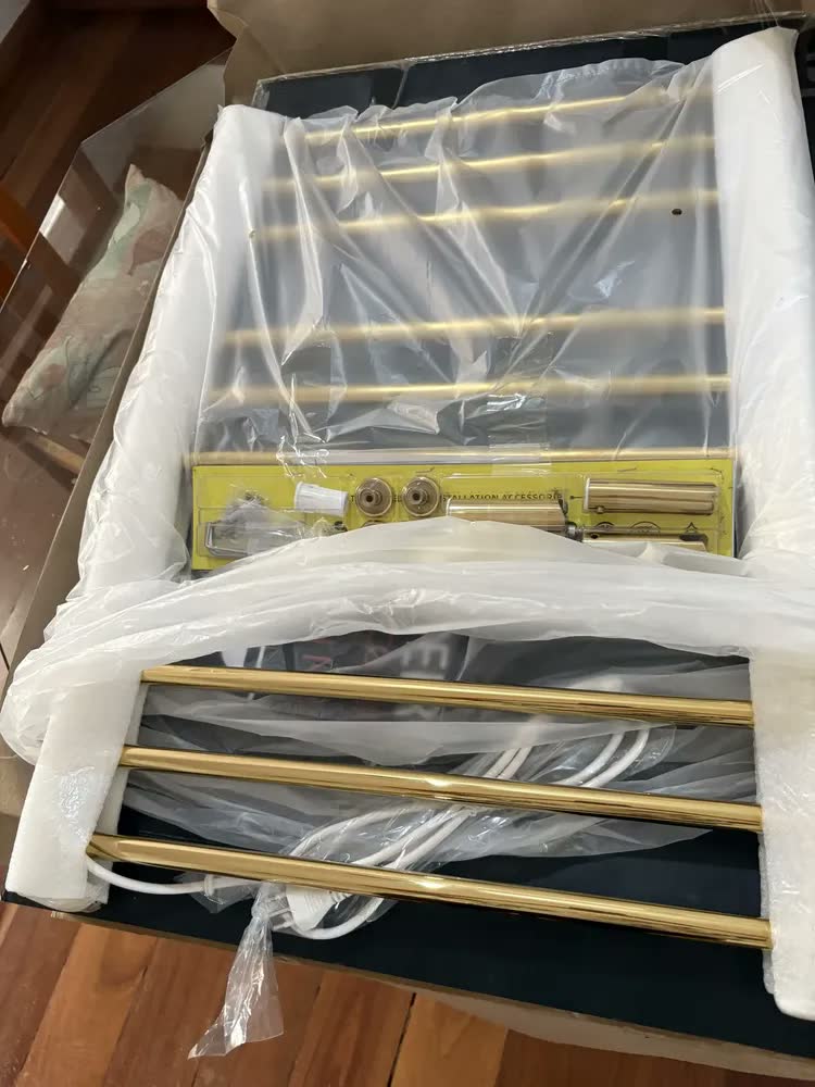 foto de Toalheiro Térmico Redondo Dourado Fosco Timer Embutido Controle De Temperatura Fio Lado Direito