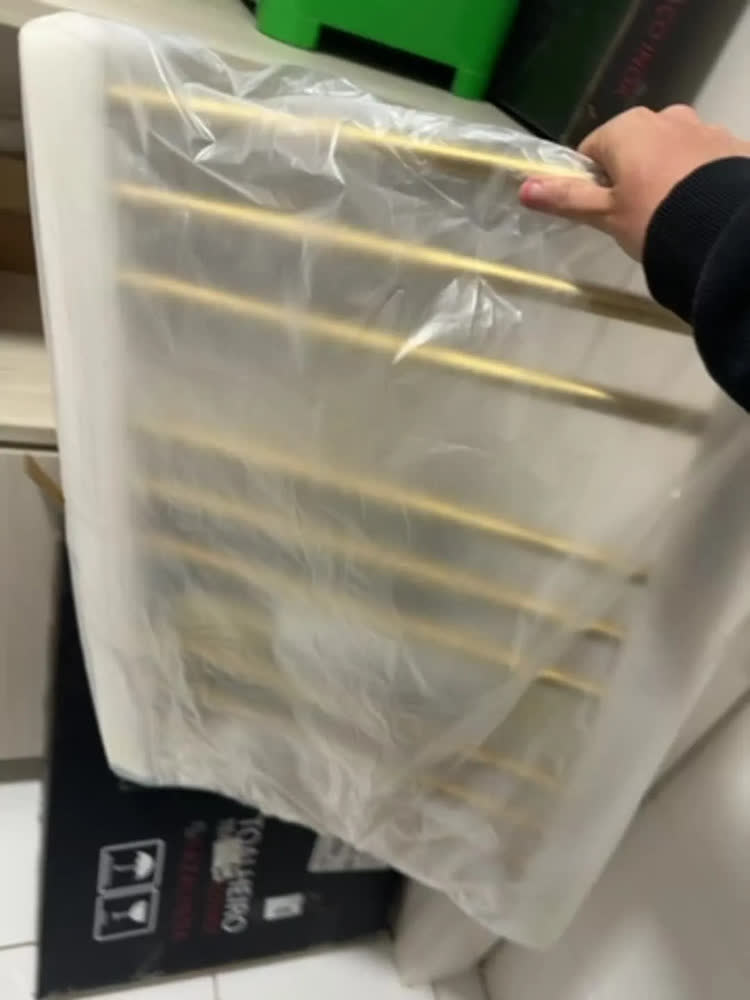 foto de Toalheiro Térmico Redondo Dourado Fosco Timer Embutido Controle De Temperatura Fio Lado Direito