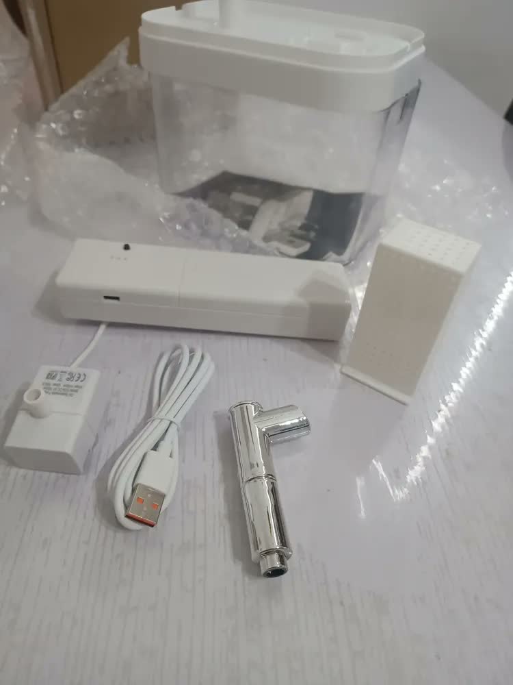 foto de Bebedouro Fonte Automático Cães Gatos Com Sensor E Sem Fio Cor Branco