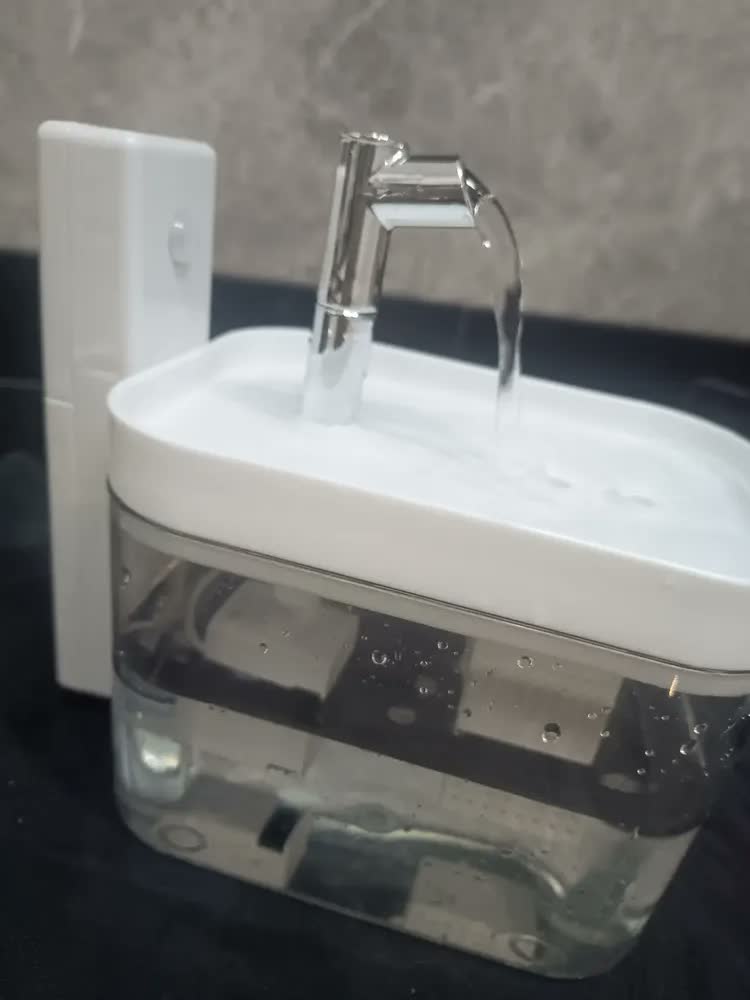 foto de Bebedouro Fonte Automático Cães Gatos Com Sensor E Sem Fio Cor Branco