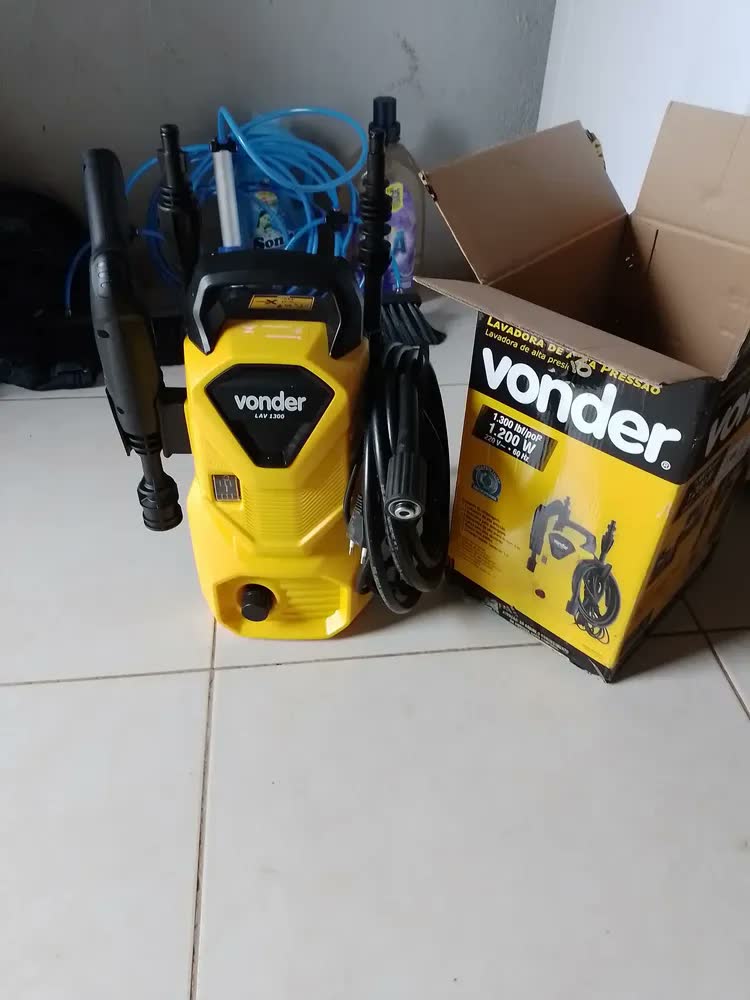 foto de Lavadora Alta Pressão Lav1300 1.300 Lbf/pol² 220 V~ Vonder Amarelo 60 Hz