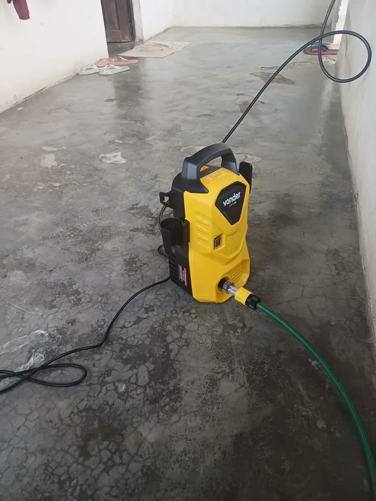 foto de Lavadora Alta Pressão Lav1300 1.300 Lbf/pol² 220 V~ Vonder Amarelo 60 Hz
