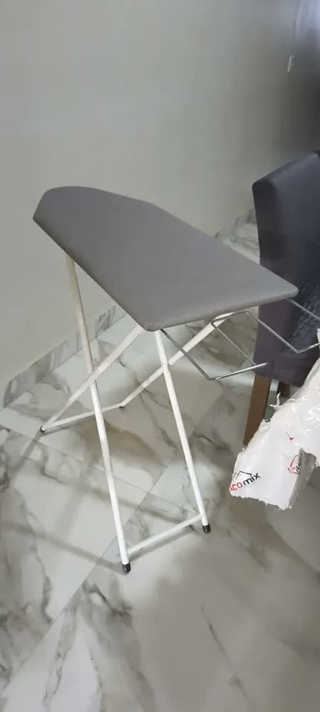 foto de Tábua De Passar Roupa Forte Dobrável Reforçada Profissional Cor Branco/prata
