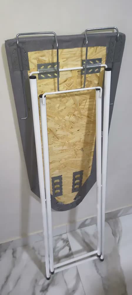 foto de Tábua De Passar Roupa Forte Dobrável Reforçada Profissional Cor Branco/prata