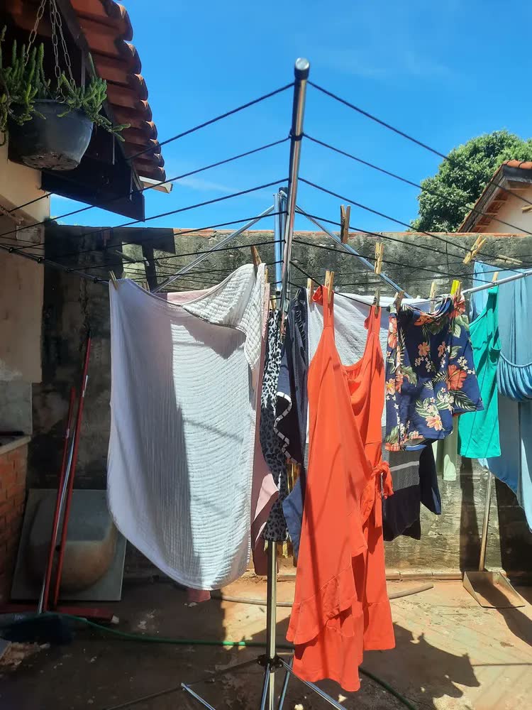 foto de Varal De Chão Giratório Leve Portátil Parabólico 11 Cordas Bipartido Prateado Gileus