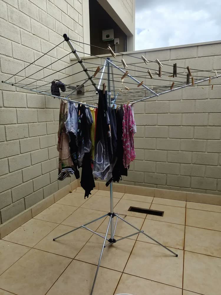 foto de Varal De Chão Giratório Leve Portátil Parabólico 11 Cordas Bipartido Prateado Gileus