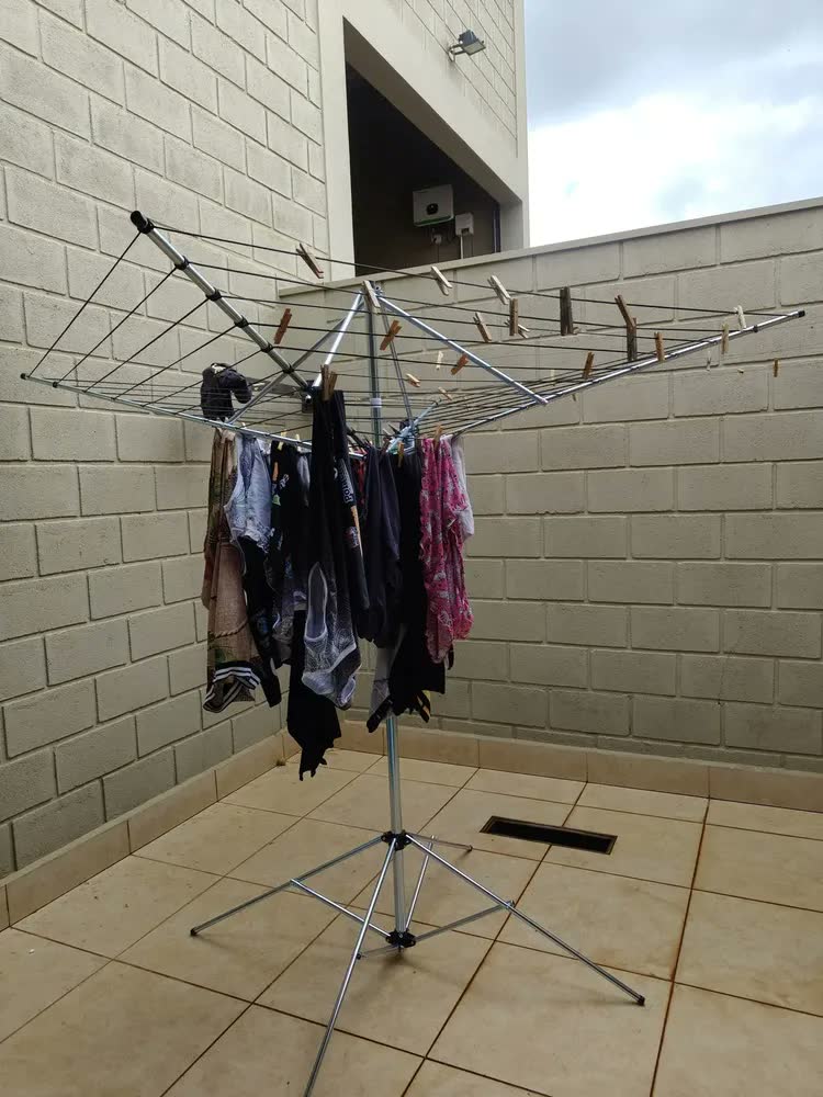 foto de Varal De Chão Giratório Leve Portátil Parabólico 11 Cordas Bipartido Prateado Gileus