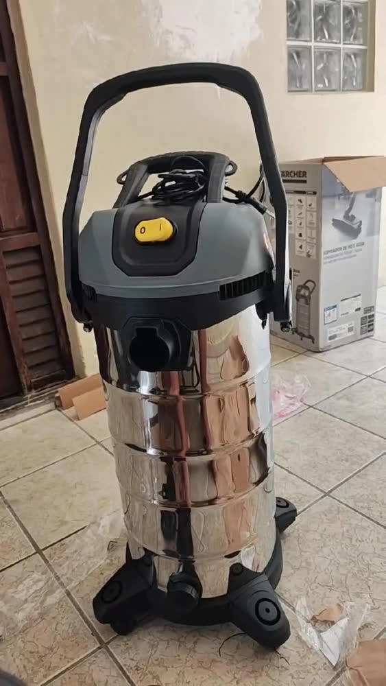 foto de Aspirador de pó e líquido 1700W 40 litros inox - NT 40/1 - Karcher