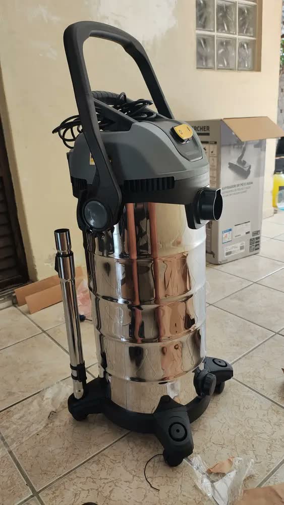 foto de Aspirador de pó e líquido 1700W 40 litros inox - NT 40/1 - Karcher