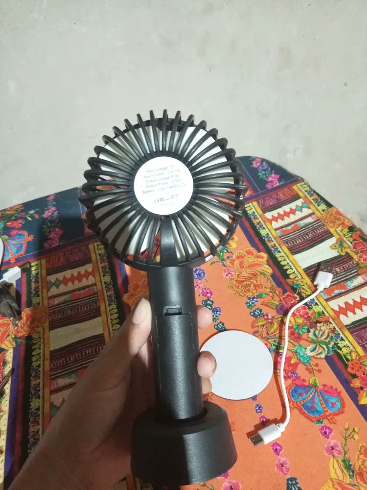 foto de Mini Ventilador De Mão Portátil Skin Care Recarregável Usb Forte Silencioso 3 Velocidades Ventinho Skin Care Mesa Viagem Escritório Salão Trabalho Academia Menopausa Maquiagem Pequeno Branco