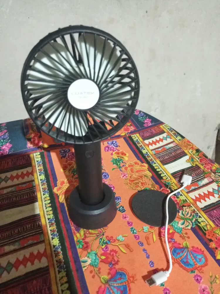 foto de Mini Ventilador De Mão Portátil Skin Care Recarregável Usb Forte Silencioso 3 Velocidades Ventinho Skin Care Mesa Viagem Escritório Salão Trabalho Academia Menopausa Maquiagem Pequeno Branco